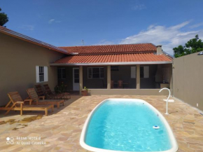 Casa acolhedora, bem aconchegante com piscina.